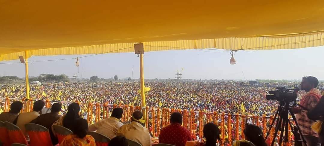 TheKudmiTimes's tweet photo. लड़ाई सिर्फ आरक्षण की नहीं,
ये लड़ाई Genetics, Cultures, History, Demographics और Identity की है...
#WeWantST #KudmiST
@CMOdisha @Naveen_Odisha @PMOIndia @narendramodi @MamataOfficial @ANI @HomeBengal @MundaArjun @JharkhandCMO @ChampaiSoren @TribalAffairsIn https://t.co/u0kO7pFdvW