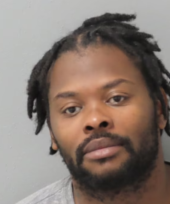 ianmiles's tweet image. Ellie Bentley, 22, was dragged under a car for two blocks during a hit-and-run shooting in St. Louis. 

Bentley, who's British, moved to the US to be with her boyfriend and footballer Indiana Vassilev. She was a victim of a crossfire shooting, and suffered multiple broken bones…