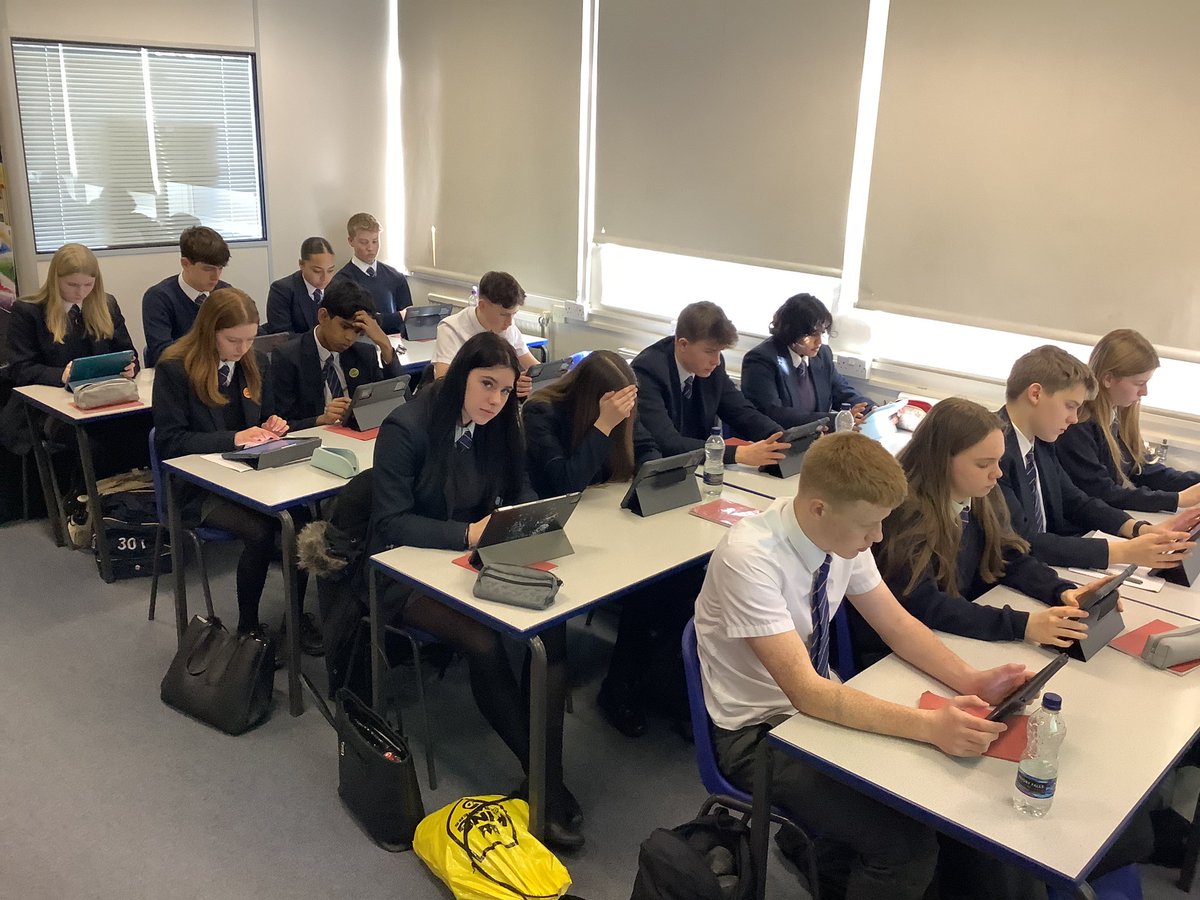 Some lovely pics of our MFL students across @sjbsurrey working hard 🤩 🇪🇸 🇫🇷 🇮🇹 <a href="/sjbyear11/">SJBYEAR11</a> <a href="/sjbsixthform/">@SJBSixthForm</a> <a href="/sjbsurreyyear10/">@SJBYEAR10</a>
