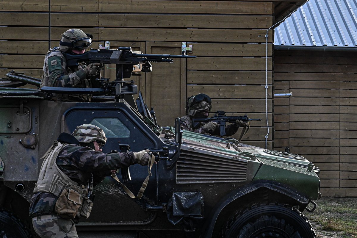 armeedeTerre's tweet image. ⏮️ Retour sur la #PrépaOps outre-Rhin du @3eHussards, en mode sous-groupement tactique interarmes avec le @1er_ri et le Jägerbattalion 292 🇩🇪

En ligne de mire 🎯 l'exercice multinational Grand Quadriga. 
@DFBrigade #StrongerTogether #Interalliés