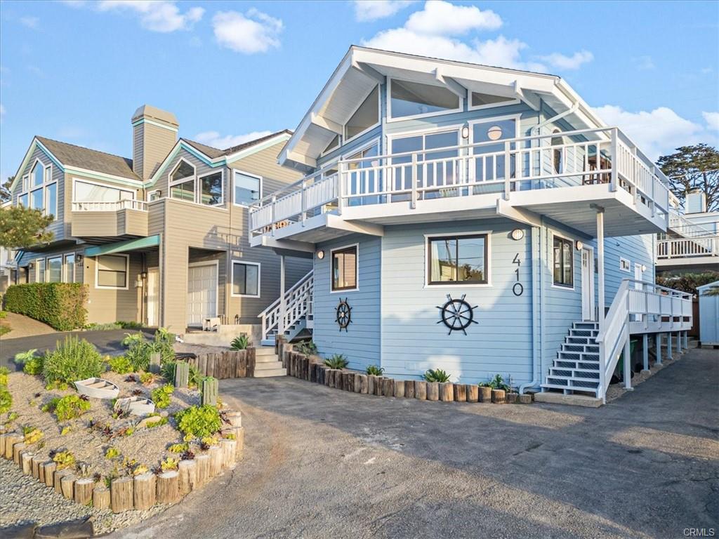 Justin4writing's tweet photo. 🌊 Dreaming of coastal bliss? This stunning Cambria home is just one block from Moonstone Beach! Completely updated with a mid-century nautical vibe, it features breathtaking ocean views, a brand-new kitchen, and luxurious bathrooms. #CambriaLiving   https://t.co/7InAu2BTJv https://t.co/muovoVGKRY
