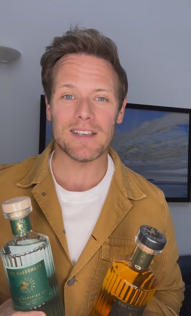 serendipiaday's tweet photo. Proud and happy of his great creations. 🥹🥃🍸Master of Malt video on IG #SamHeughan #Sassenachspirits #MasterOfMalt https://t.co/vv24Y45QIt