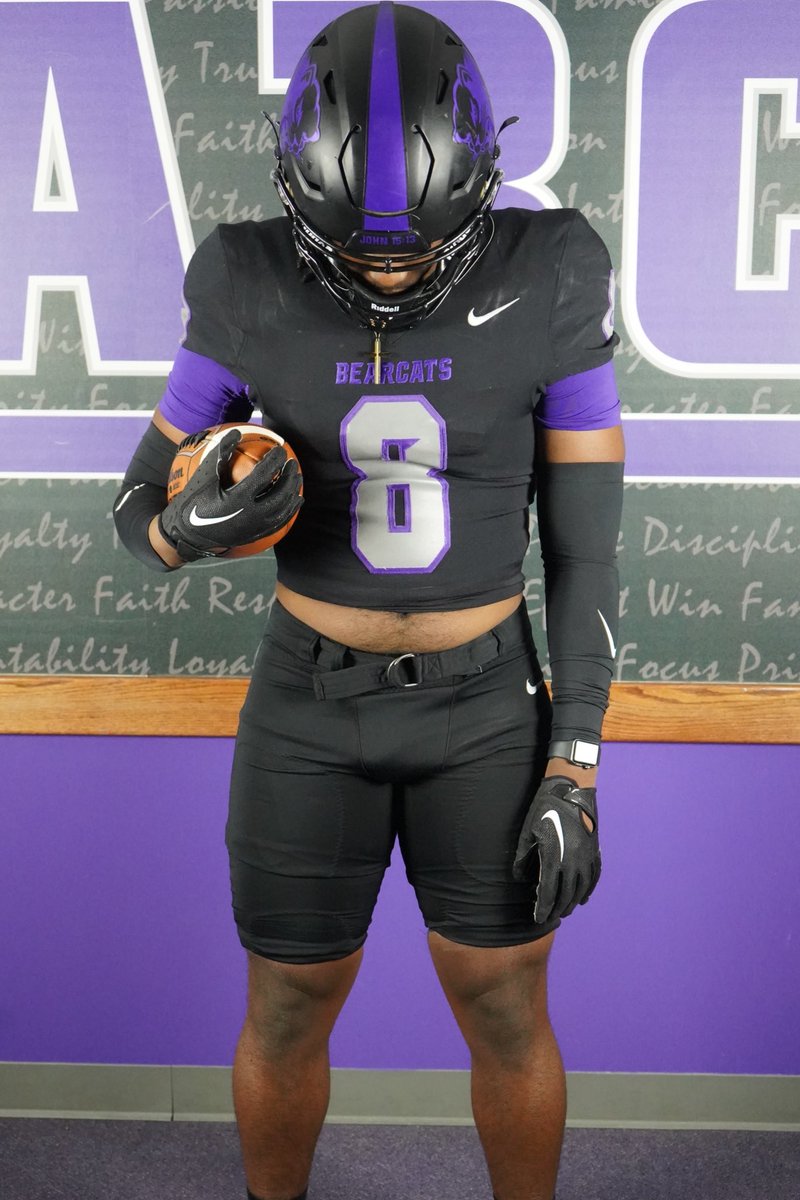 Let’s get to work #committed <a href="/CoachBodway/">Coach Zach Bodway</a> @jamichaelmorgan @SBU_Football <a href="/jmac___19/">Jeremy Maclin</a> <a href="/KirkwoodFB/">Kirkwood Football</a>