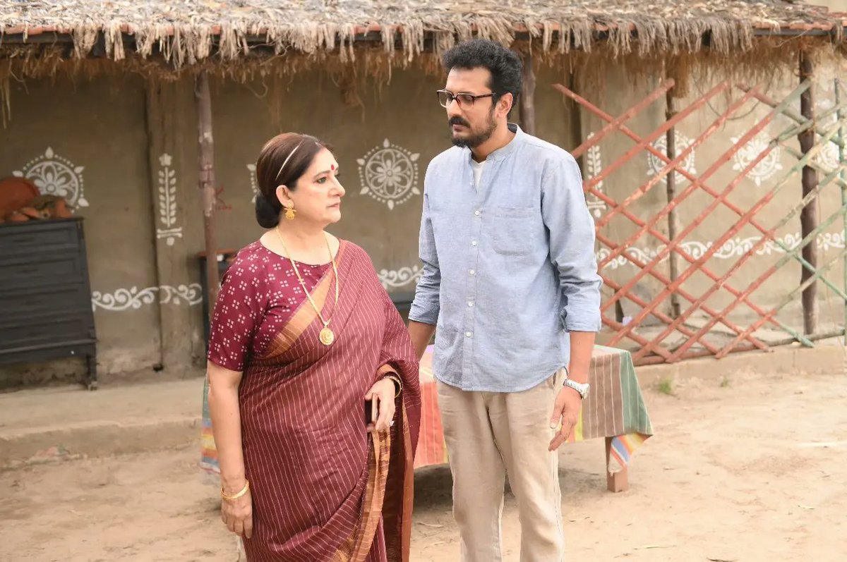 Nideas_Prod's tweet photo. কেমন লাগলো আজকের episode?
দেখতে থাকুন #AlorKole, সোম - শনি, রাত ৯ টায়।
#SomuSarkar #KoushikRoy #RishitaNandy @ZeeBanglaTv @AemplEvents @prosenjitbumba https://t.co/splcQqdI3v