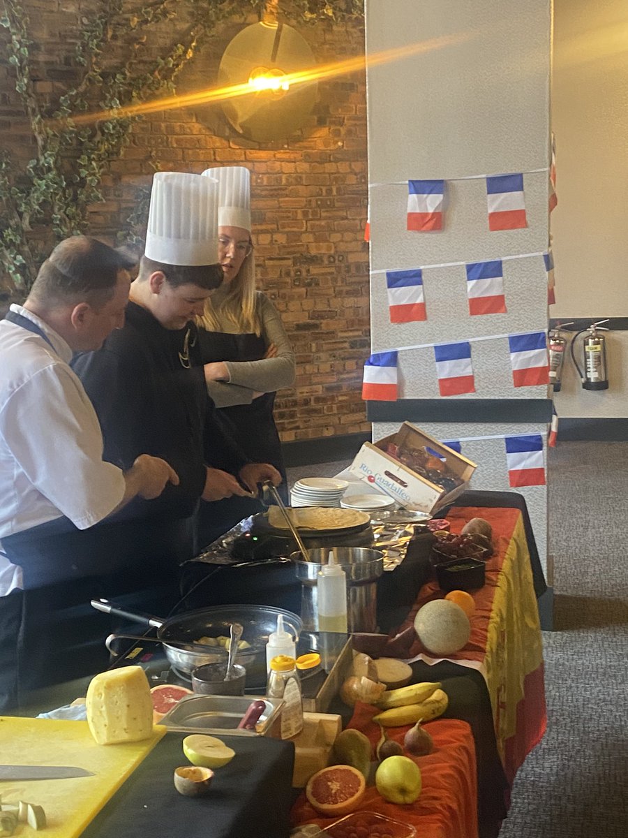 RhsModlangs's tweet image. A fantastic afternoon for our S4 Spanish and French students led by chef Pascal at Broadcroft hotel!@renfrew_high