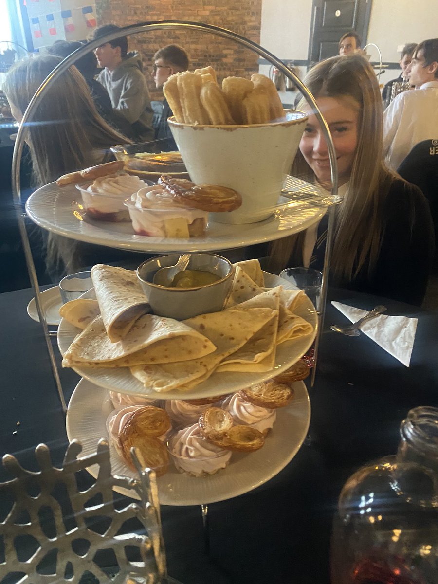 RhsModlangs's tweet image. A fantastic afternoon for our S4 Spanish and French students led by chef Pascal at Broadcroft hotel!@renfrew_high