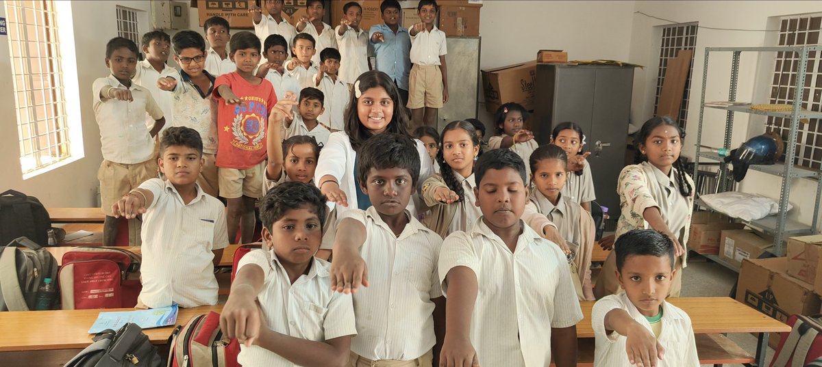 ManyaHarsha_'s tweet photo. #A #WorldWaterDay initiative of #Waterpledge was taken by students in Bengaluru under the #WaterForPeace Campaign conducted by Manya Harsha, a #Waterwarrior who believes in #YOUTH participation in #ClimateAction against #ClimateEmergency . #wwd #worldwaterday #Savewater https://t.co/y0Of3B42Sz