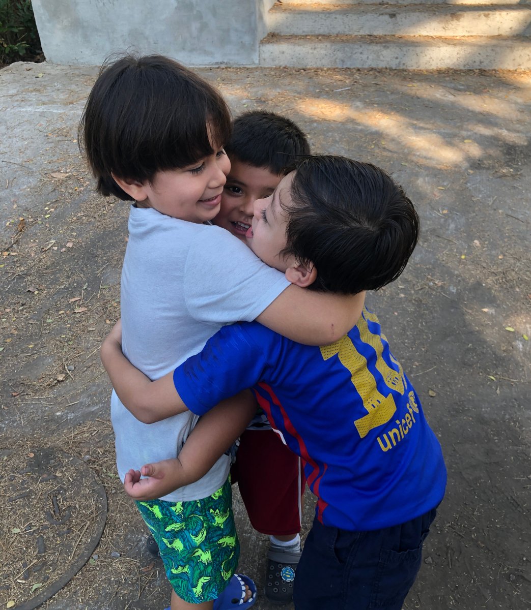 Una comunidad unida avanza rápido! 
.
.
.
#hopehouse #elzonte  #elsalvador #elrecreo