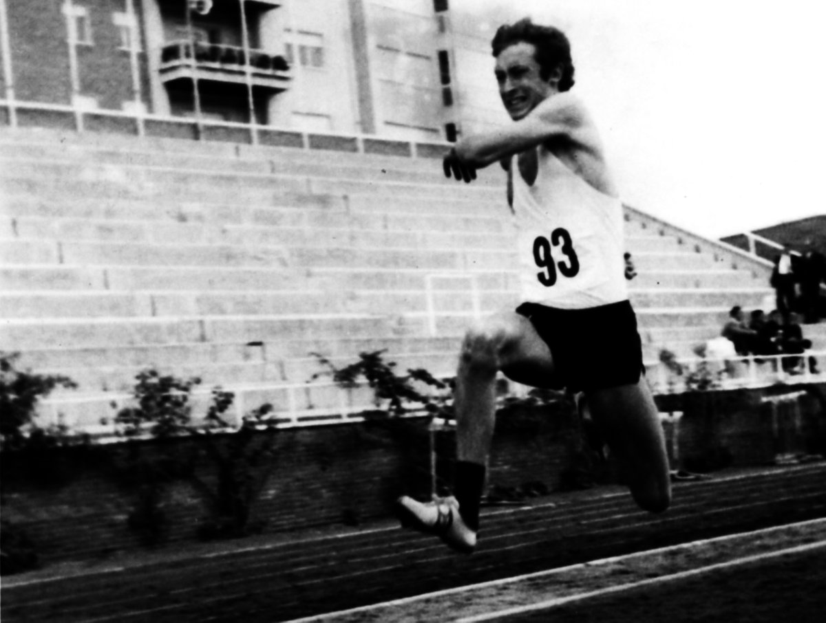 Hoy recordamos al poeta español #AníbalNúñez, fallecido el 13 de marzo de 1987, con este texto de Fernando R. de la Flor ✍️ «Aníbal Núñez en la distancia» 

🗞️cuadernoshispanoamericanos.com/anibal-nunez-e…