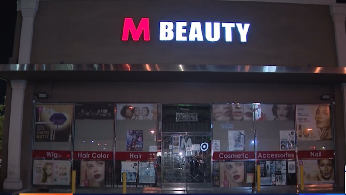boyle_hts's tweet photo. Woman gets viol*ntly att*cked and forcing her to have a heart attack when trying to stop 4 woman from shoplifting at M Beauty on Whittier Blvd in East L.A. https://t.co/i2vsepoJIG
