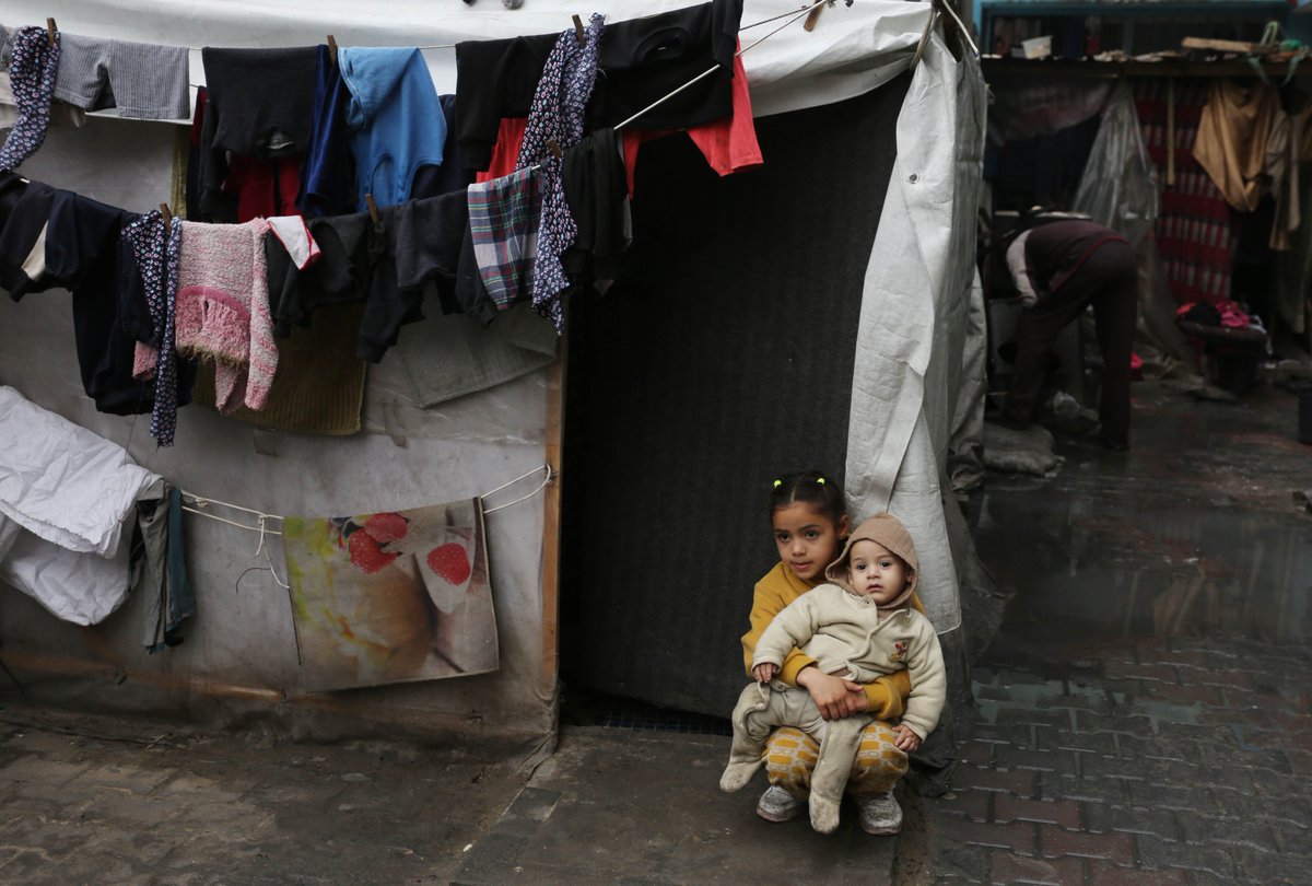 The situation in #Gaza is catastrophic and deteriorates by the minute.

@OCHA reports that 25 people in north #Gaza have died of malnutrition and dehydration. 21 of them were children.

We call on the world not to look away. It's time for humanity to prevail.

#Ceasefire now.