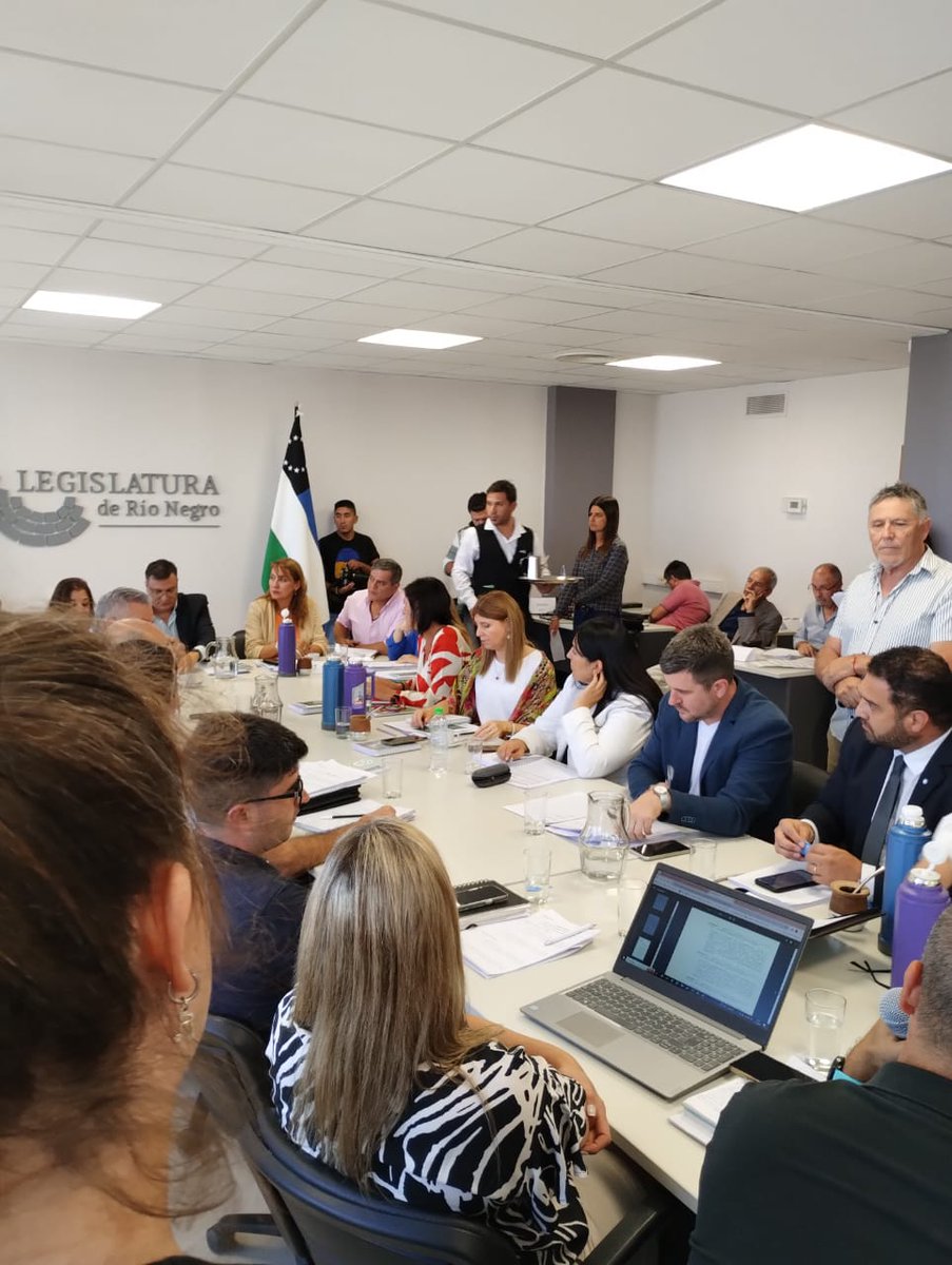YensenLorena's tweet photo. Legislatura de Río Negro
✅Comisión plenaria Constitucional y Hacienda
#Ahora
#legislando
#JSRN
#viedma https://t.co/pa6jSLOtD2
