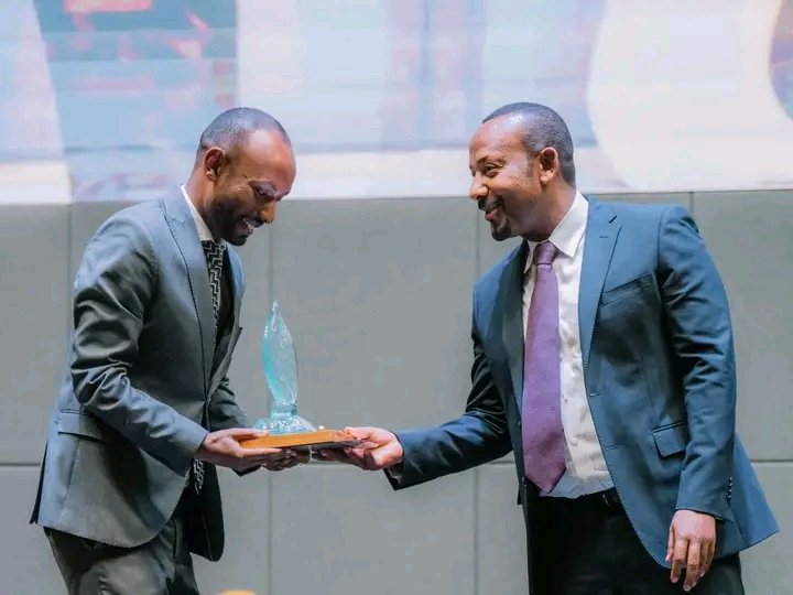 AlexOlkamo's tweet photo. ጠቅላይ ሚኒስትር ዐቢይ አሕመድ ዛሬ በአድዋ ድል መታሰቢያ በተካሄደ ደማቅ ስነስርዓት ለአምስት ተቋማት ‘የኢትዮጵያ ተቋማት ስኬት ሽልማትን’ አበርክተዋል። https://t.co/Xm2Ma6tmSb