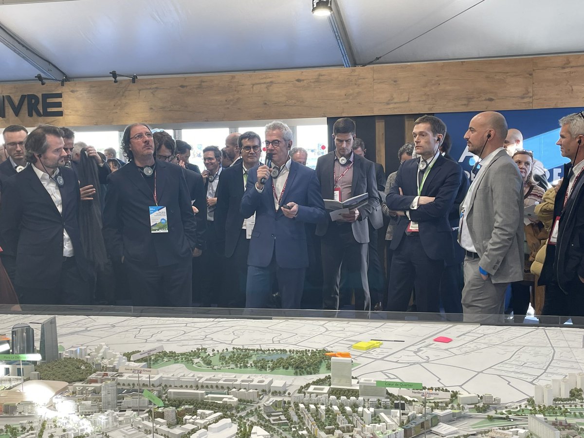 Un projet qui repose sur un concept fort : travailler le sol, le socle et le ciel ! 
Architectes : <a href="/djamelklouche/">Djamel Klouche l'AUC</a> pour l’AUC et  xdga
Inside-outside
<a href="/elioth/">Elioth</a>  <a href="/NOVACONSULTING/">NOVA CONSULTING</a> 
Constructeur : <a href="/BouyguesBat_SE/">Bouygues Bâtiment SE</a>