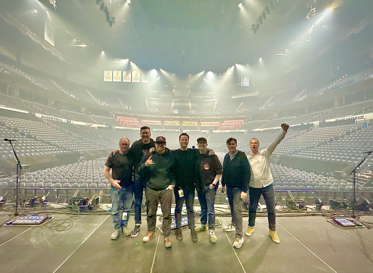 WalrusAudio's tweet image. Another great show in the books with @jimmyeatworld. Always great to say hi, talk about gear, record stores, &amp;amp; tour when they come through. 

And kudos to @falloutboy for putting on a very entertaining show with plenty of fire and Pete going full Mad Max flame thrower guitar. 🔥