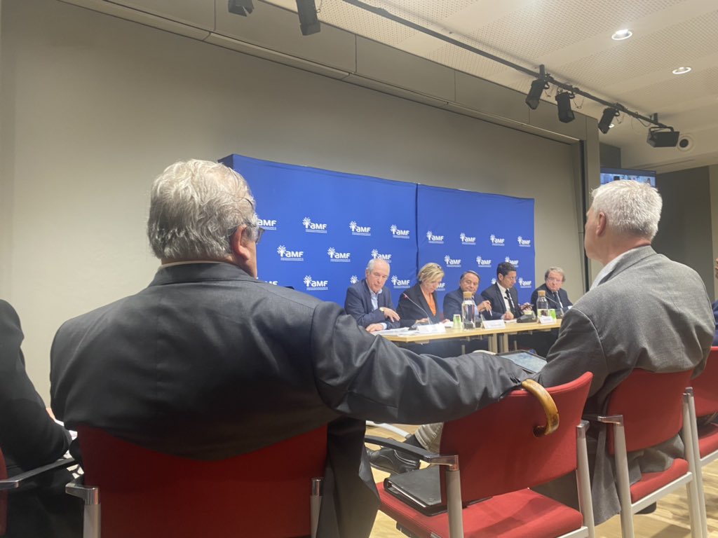 blandiot_faride's tweet photo. Au comité directeur de @l_amf avec les collègues @GillesLeproust et @DavidQueiros38 de la @CoopEluesCRC - statut de l’élu et ZAN au programme des discussions https://t.co/y3dGAKmVie