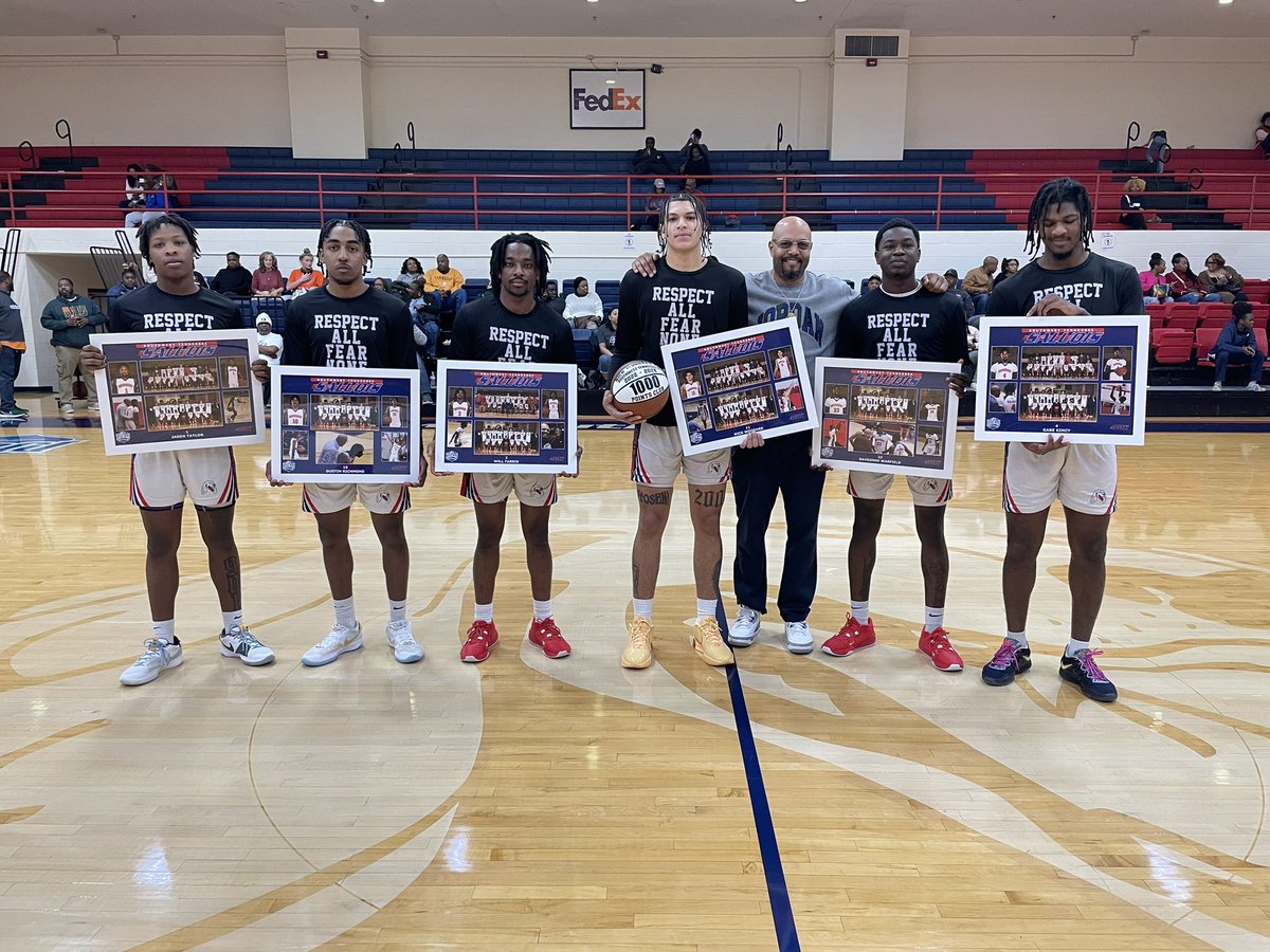 swtncc_menbball's tweet photo. Shout out to our Sophomores! A great group of young men, that all have a great future ahead of them! 

Jaden Taylor 6’2 PG
Dustin Richmond 6’1 PG
Will Farris 5’10 PG
Nick Woodard 6’7 W/F
Daveonne Warfield 6’1 CG
Gabe Kincy 6’7 G/W
#SaluqisHoops 📚🏀 #SweatNowSmileLate 📚🏀 https://t.co/PCPds9ob8g
