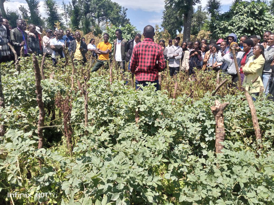 AGRIRESEARCHLtd's tweet photo. #today, we had a pleasure to host Year 2 #AgMechanization students from @UR_CAVM.Nyagatare. They Learned about #RegenerativeAg & #BiocircularEconomy with the eager to bring market-oriented green solutions from their knowledge. https://t.co/pTRFWW2339