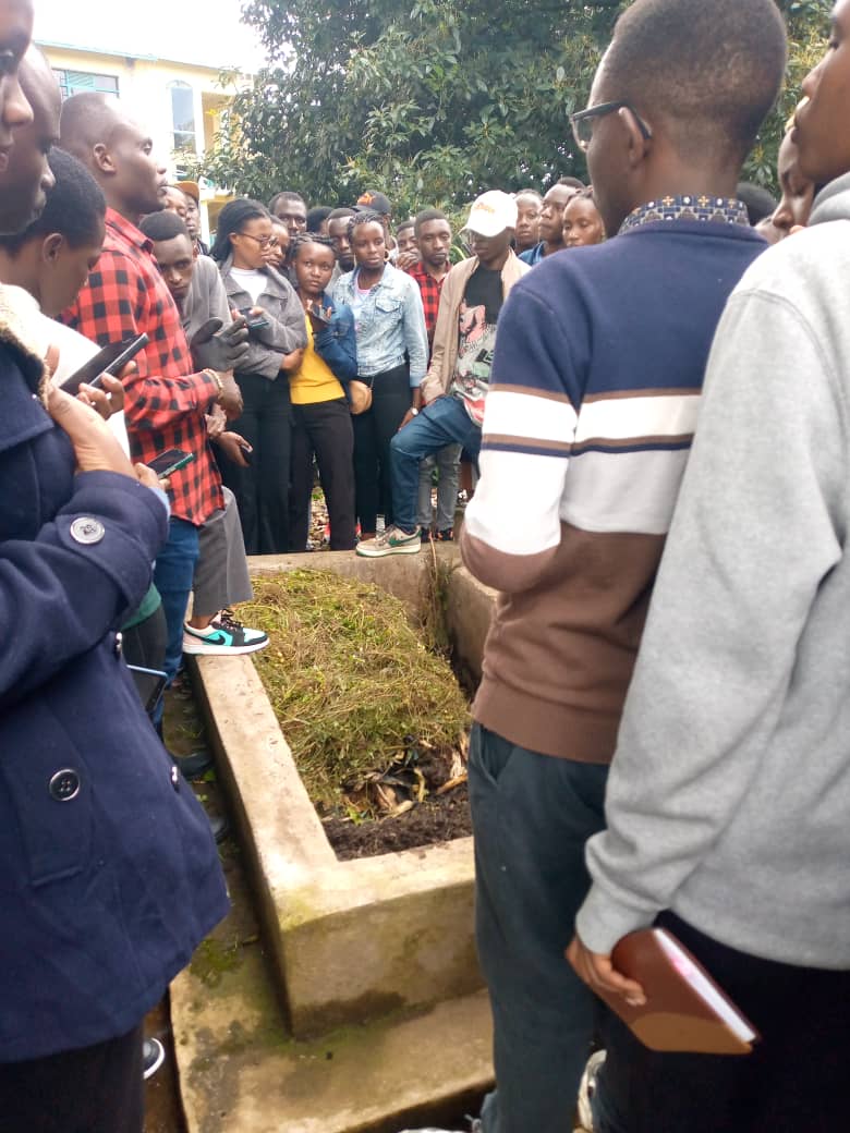 AGRIRESEARCHLtd's tweet photo. #today, we had a pleasure to host Year 2 #AgMechanization students from @UR_CAVM.Nyagatare. They Learned about #RegenerativeAg & #BiocircularEconomy with the eager to bring market-oriented green solutions from their knowledge. https://t.co/pTRFWW2339