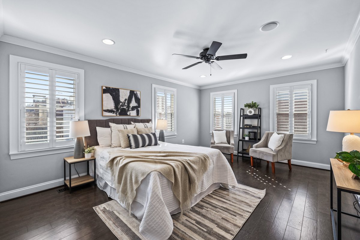 suregroupreal's tweet image. Stunning end of group now available in the heart of Canton on quiet and extremely sought-after block ✨

📍 Price &amp;amp; location- bit.ly/4a9lzpd

#canton #rooftopdeck #chefkitchen #finishedbasement #baltimorerealestate #luxuryhometour #baltimore #baltimoremd #maryland