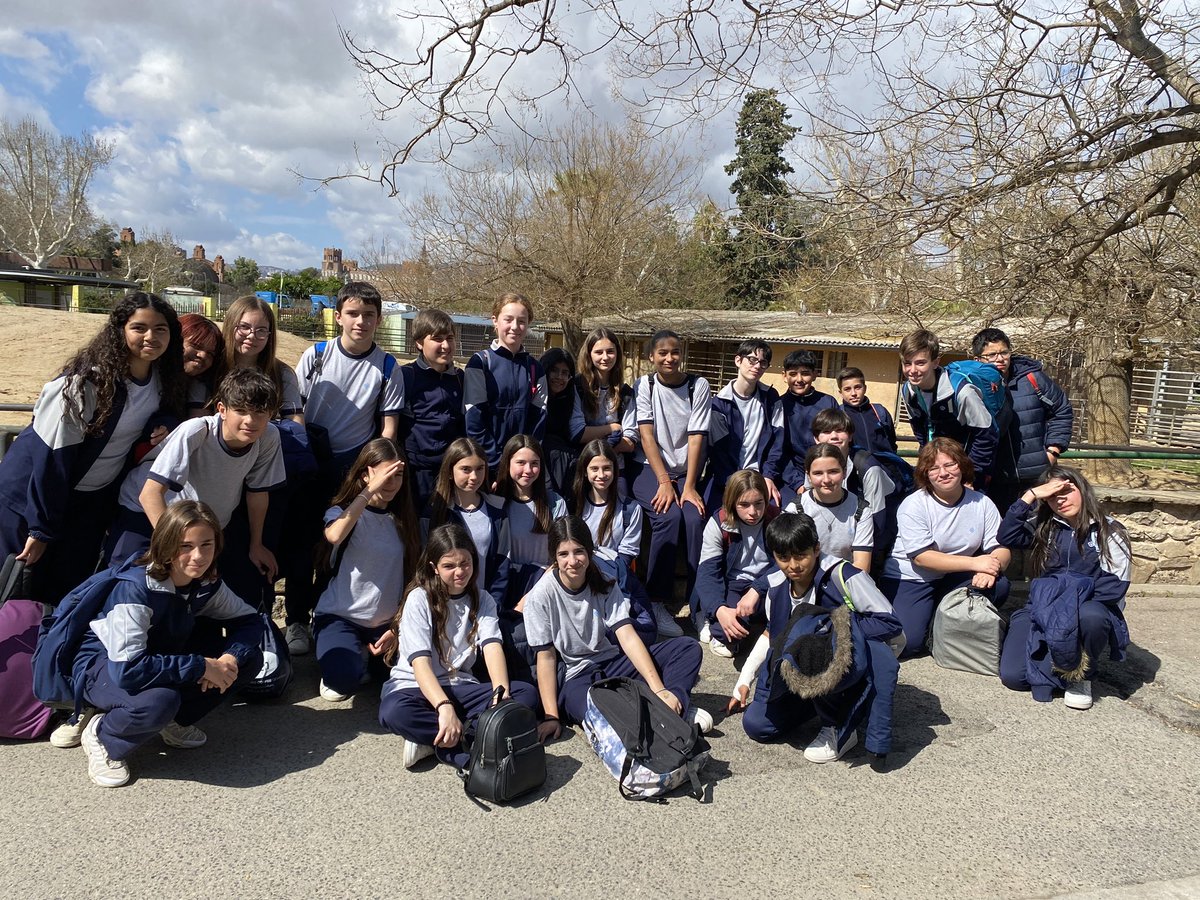 ESONatzEsplu's tweet photo. Vertebrats, invertebrats… avui hem vingut al @ZooBarcelona amb #1ESONTZ per identificar els principals animals del món🐍🐒🦁🦀🦋 https://t.co/FM1suEPGgH