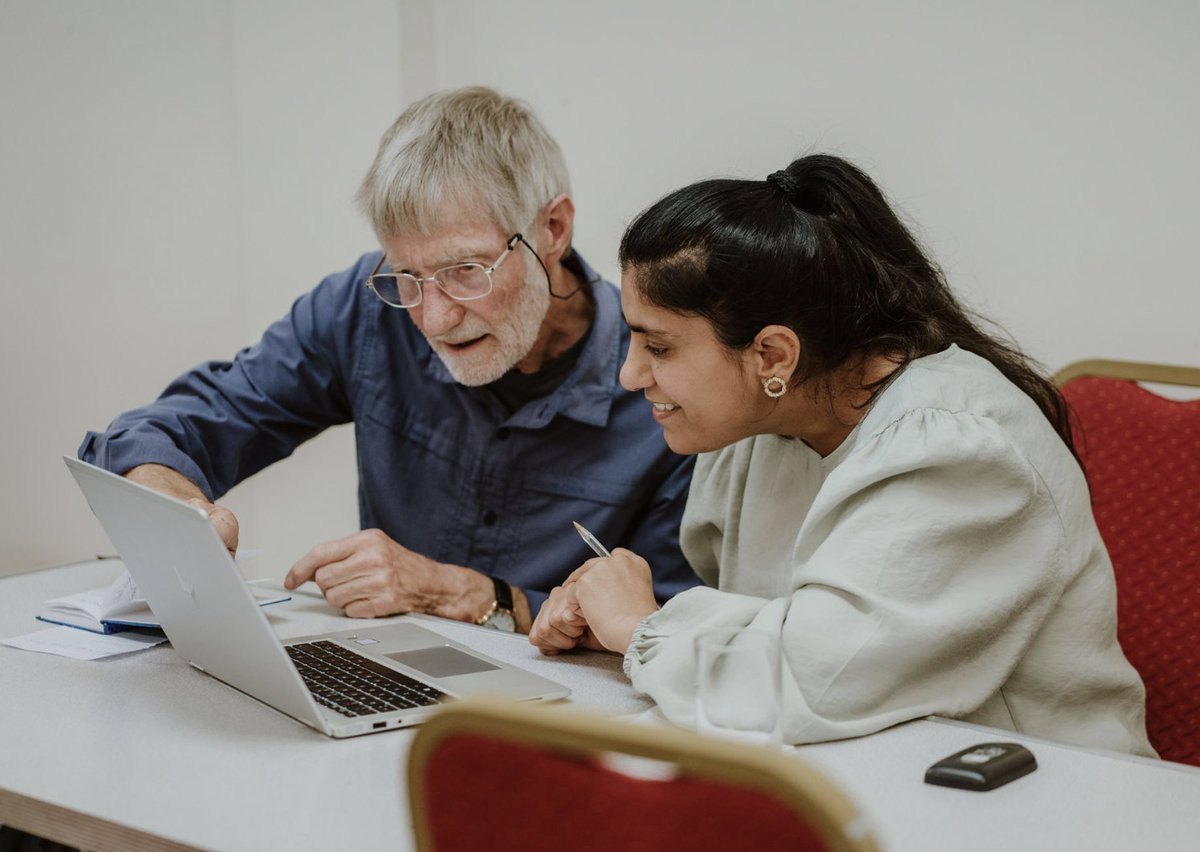 Do you have a spare few hours each week & want to be part of a supportive and friendly team helping people get online? We are looking for volunteers in #stockport. You don’t need to be techie 🖥️ just to be good with people ❤️ Full training given forms.monday.com/forms/c59acfa9… #digiknow