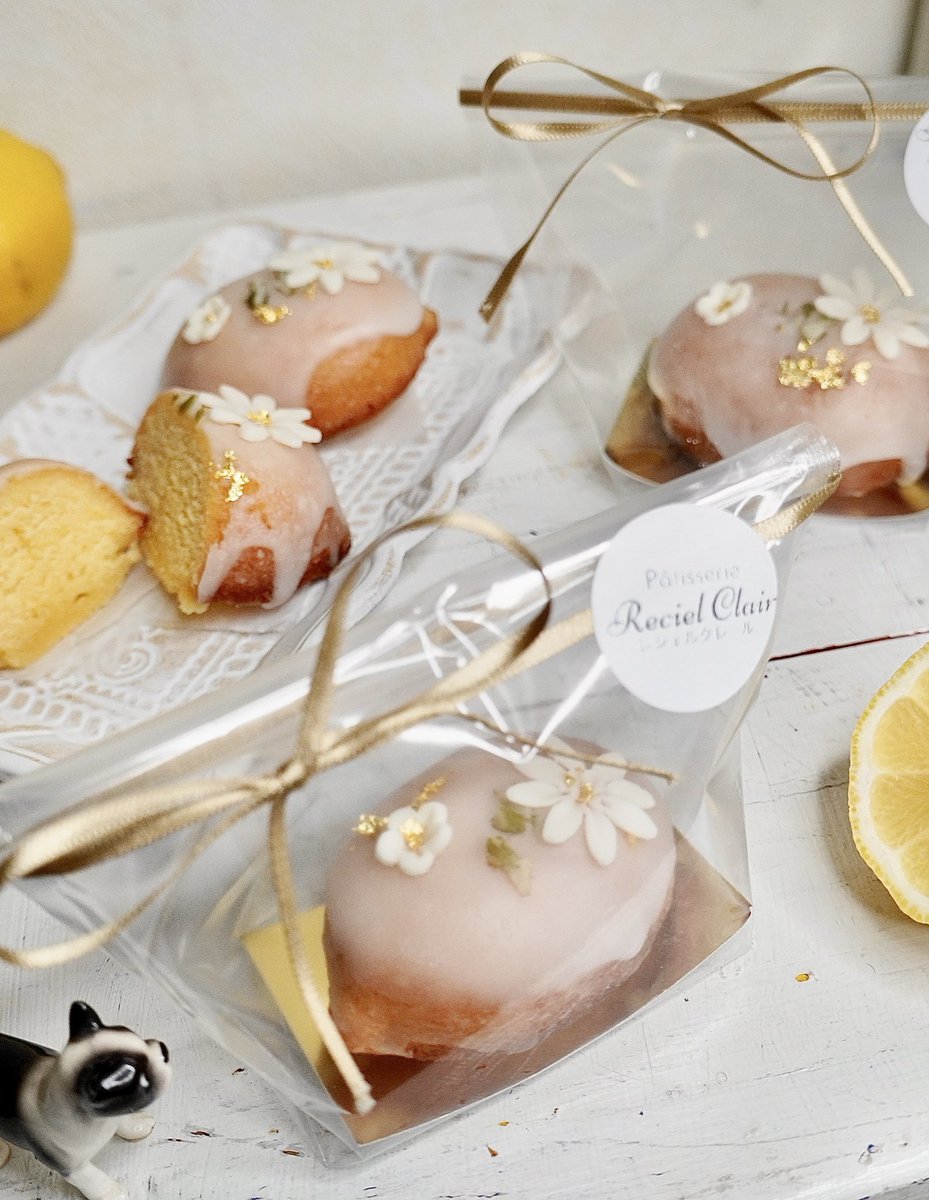 RecielClair's tweet photo. しっとり爽やか優しい甘さの
レモンケーキが新登場𓈒𓏸 ◌𓈒𓐍 𓈒🍋

お花の細工と金箔をあしらった
当店のスペシャリテ！

3月20日桜マルシェで販売します₊❀̥୭ https://t.co/4mHUQxl0wM