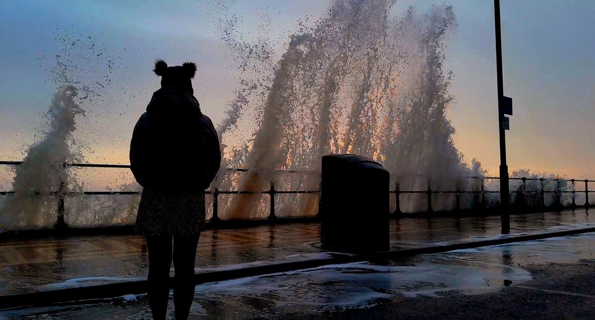 Brucemartin3's tweet photo. @kerriegosneyTV @itvcalendar @LaraRostronTV @IanWhiteNews @JoBlytheTV OMG, it was even more beautiful this morning at the North prom in Cleethorpes ππ Please feel free to share the photos #weatherpic https://t.co/2lMoY2yrU3