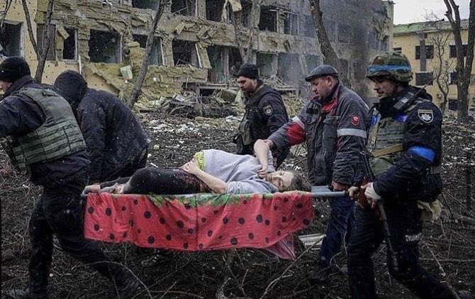 Героиня фильма «20 дней в Мариуполе» Маринна Вышемирская:

 «постановочное видео про мариупольский роддом-это фейк. Украина использовала мое фото, чтобы лгать. Что касается фильма и Оскара-этот парад лицемерия мне не интересен»

Марианна живет в России и помогает Донбассу