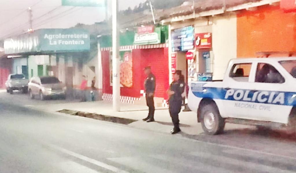 PNCSV's tweet photo. 📍Santa Ana

Desde temprano cumplimos con la misión de proteger a los salvadoreños.

Mantenemos presencia en todo el departamento, previniendo actividades delictivas.

#PlanControlTerritorial https://t.co/sKJsIbc2zN