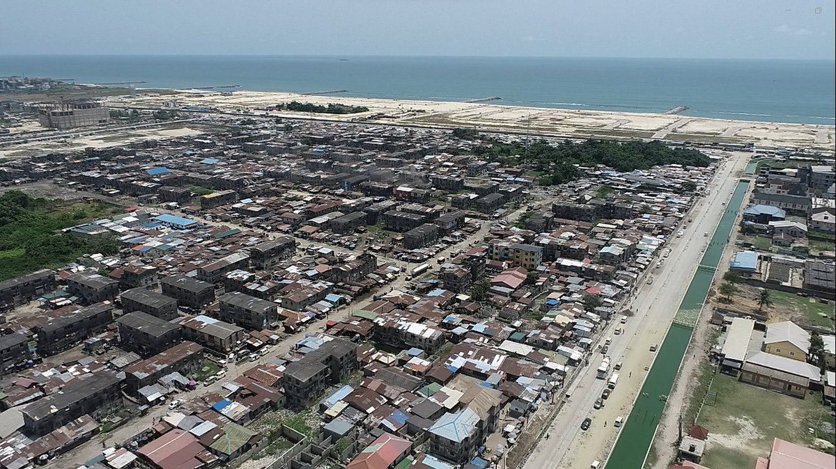 Mr_JAGs's tweet photo. Yes, the estate will be removed too BUT the shanties are being removed first to even see the proper space the jakande estate occupies. The Estate is quite big, very big. If you look at the picture below, u can see the very ‘black’ buildings, those are the real buildings of the estate (in a poor state tho) others are attachments. A major security issue