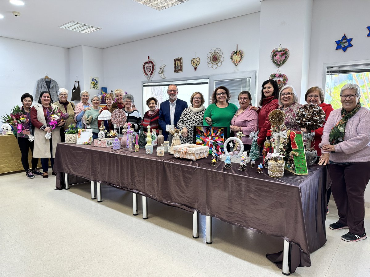 ElCampelloAyto's tweet photo. 💜🎨Las socias de #Amudeca exponen sus trabajos artesanales en la sede del Centro Social de #ElCampello @JuanjoBerenguer @mcalema Lee AQUÍ 
https://t.co/jgswnCF5vZ https://t.co/P5UVXe7T8v