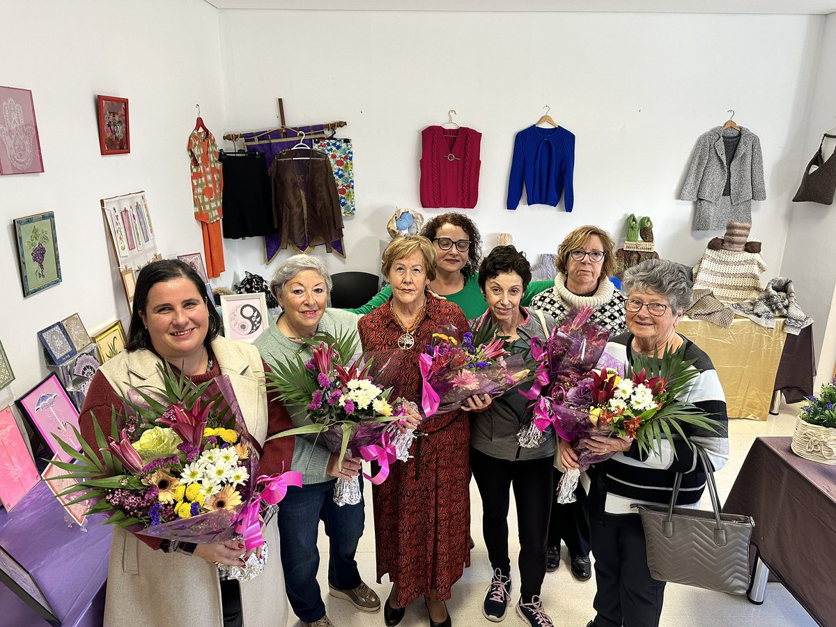 ElCampelloAyto's tweet photo. 💜🎨Las socias de #Amudeca exponen sus trabajos artesanales en la sede del Centro Social de #ElCampello @JuanjoBerenguer @mcalema Lee AQUÍ 
https://t.co/jgswnCF5vZ https://t.co/P5UVXe7T8v