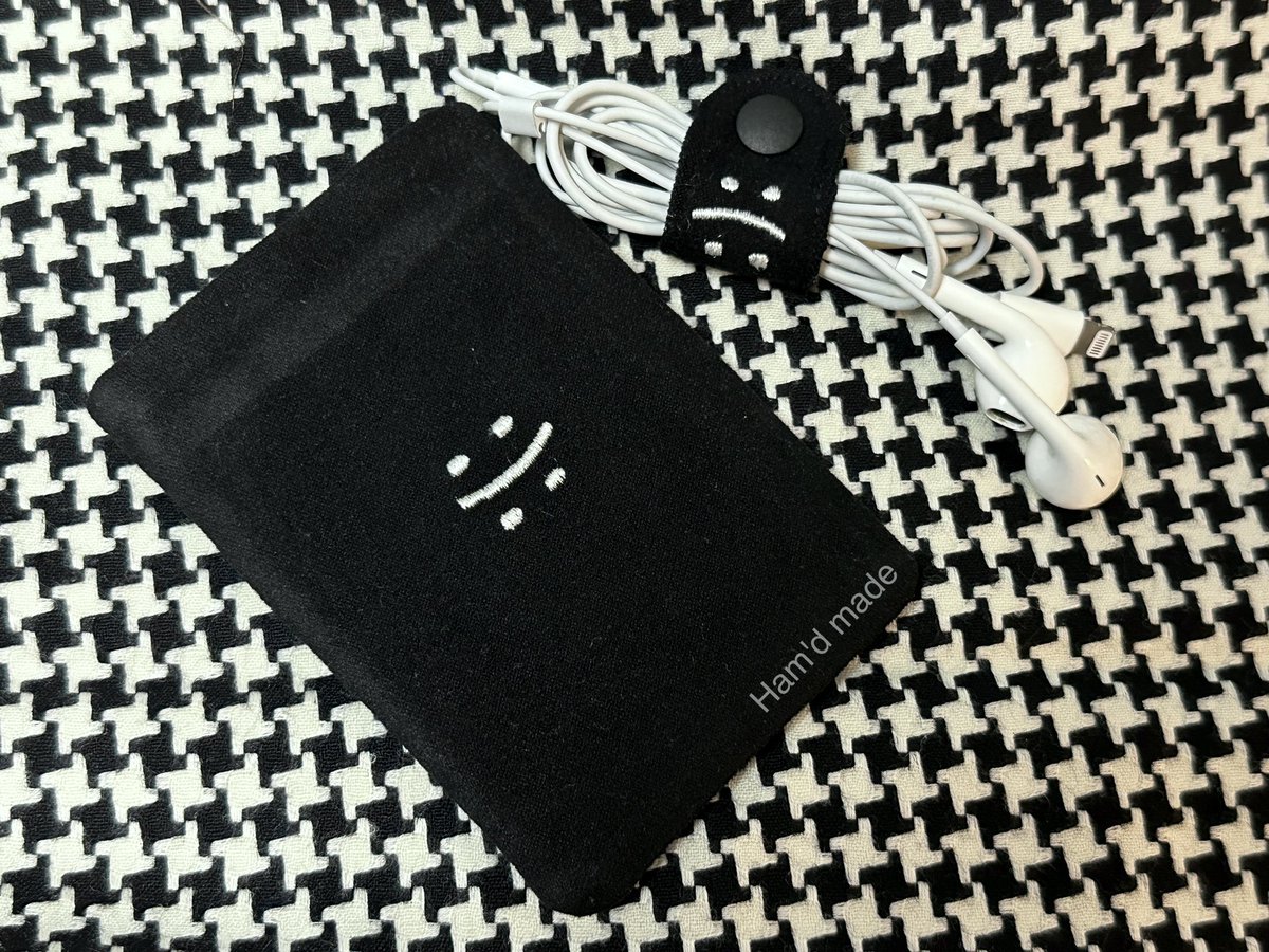 아이엠왓아이엠

아이엠 홀더에여🙃
포카홀더, 이어폰 홀더 :):