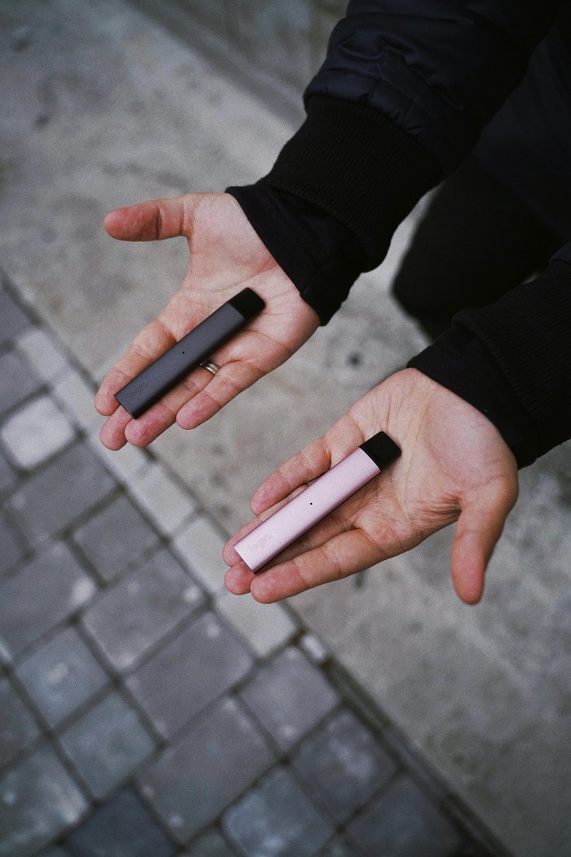 SURF_Forum's tweet photo. Vaping poses grave health risks including respiratory complications, cardiovascular dysfunctions, cognitive disorders, and oral hazards . Prioritise your well-being. Choose awareness for a healthier tomorrow!
#VapingEffects #RecoveryJourney https://t.co/IVzbyQHdKl
