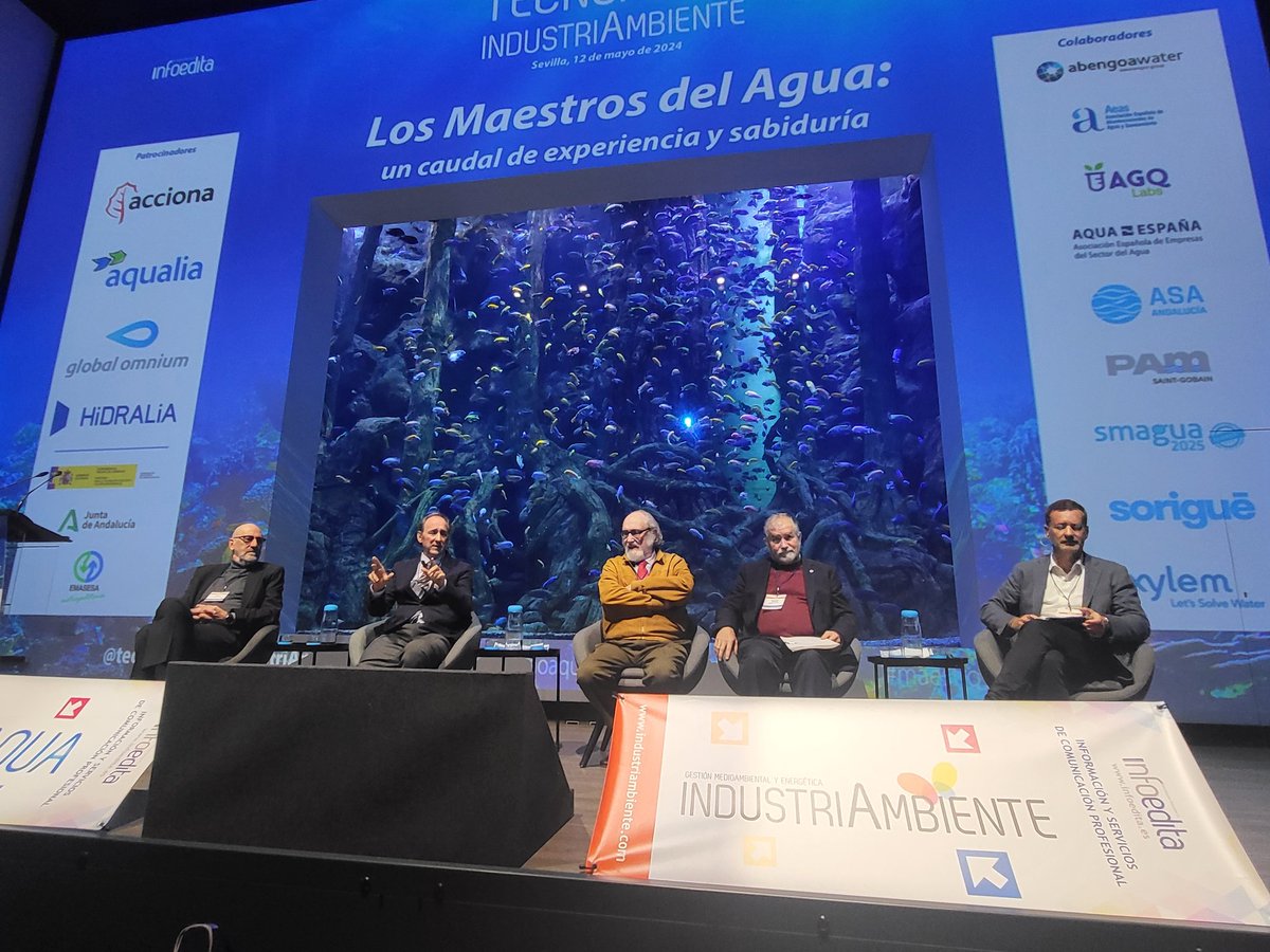 Termina la Mesa 2 de tratamiento de agua que ha moderado Sergi Martí, presidente de @AquaEspana y pasamos a una rueda de preguntas y debate sobre las depuradoras consideradas como biofactorías, el uso de aguas regenerada, entre otros temas.