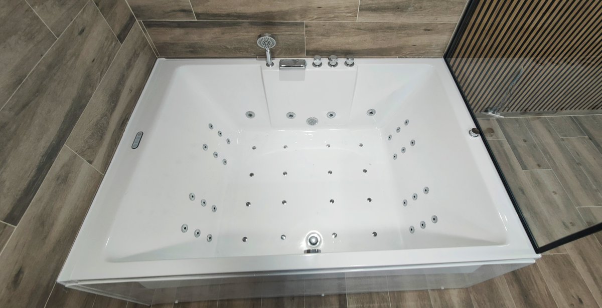 WebHidromasaje's tweet image. Disfruta de tu #bañera #hidromasaje MAKRI para hasta 4 personas, por mucho menos de lo que esperas. Más info en bit.ly/2BEUDBB