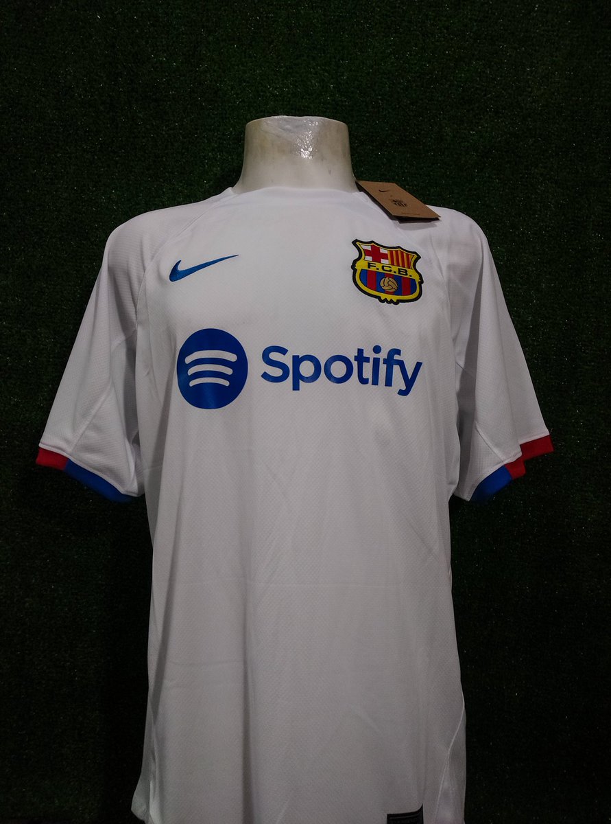 Até o modelo fica feliz quando usa nossos produtos 🤷‍♂️