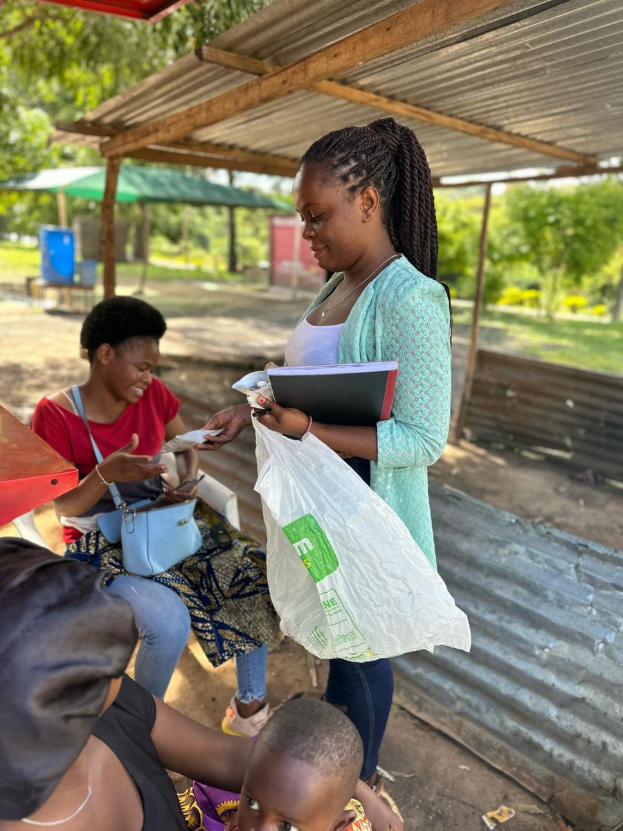 Empowering the youth one community at a time! Today we followed one of our community mobilization officers as she hit the streets of Blantyre sensitizing fellow youth on HIV testing and safe sex by distributing HIV Self-tests. #KnowYourStatus #FactMalawi #NoYoungPersonLeftBehind