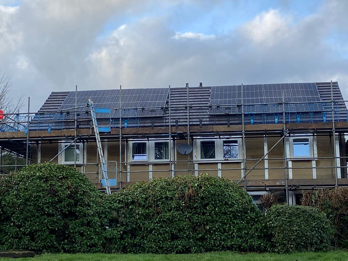 Together with the local housing association in Sheffield, we've just installed solar panels on 45 properties, paving the way for sustainable energy solutions and significant savings on electricity bills for tenants. tinyurl.com/29do9hfh #RenewableEnergy #Sheffield #SolarIns...