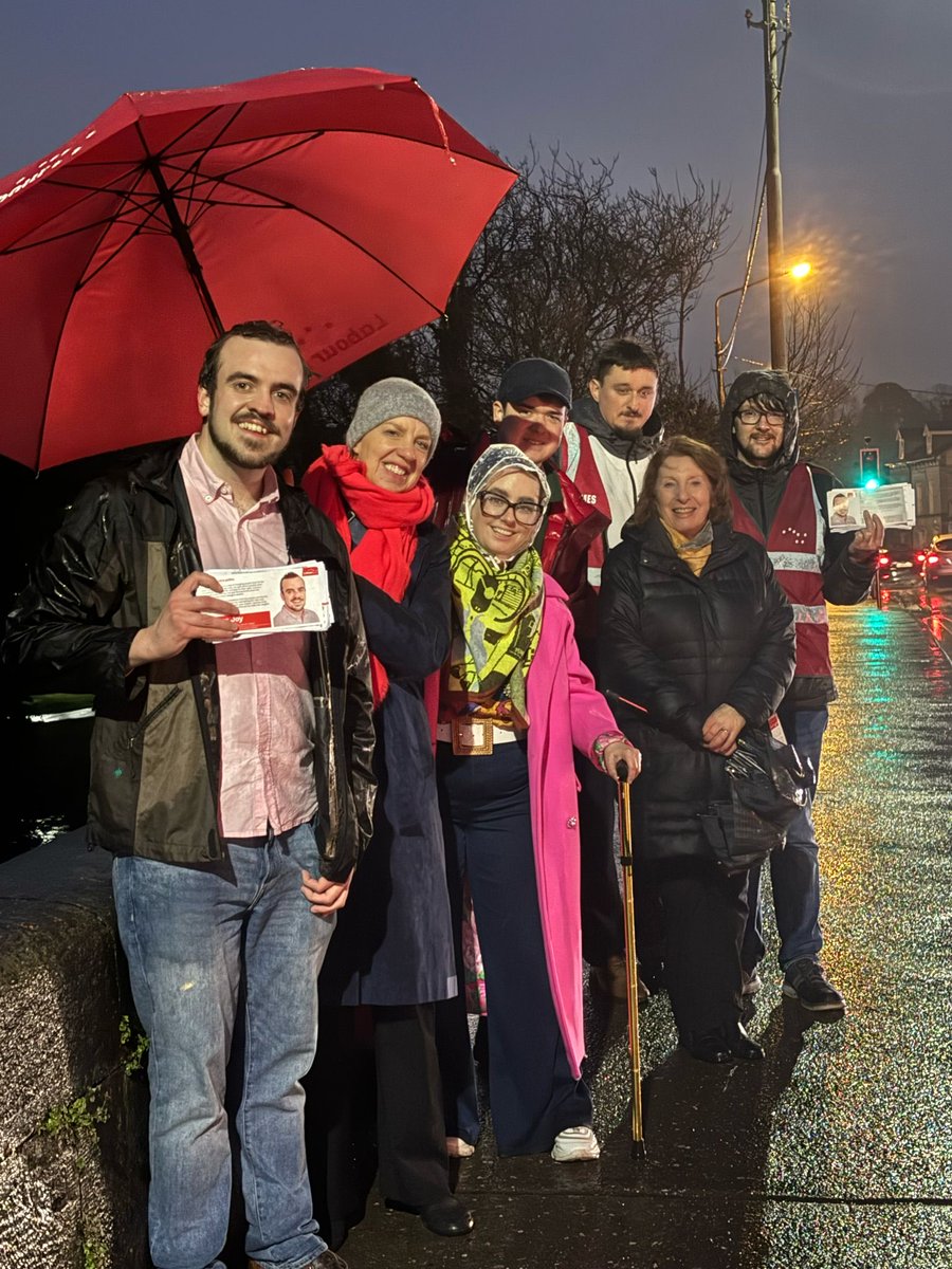 Last night we had a very wet but lovely canvass with an amazingly dedicated crew including Party Leader @ivanabacik, Senator @hoeyannie and former TD @KathleenLynch05. Sure a few drops of rain won't stop us! #Cork #CorkCity #LE24