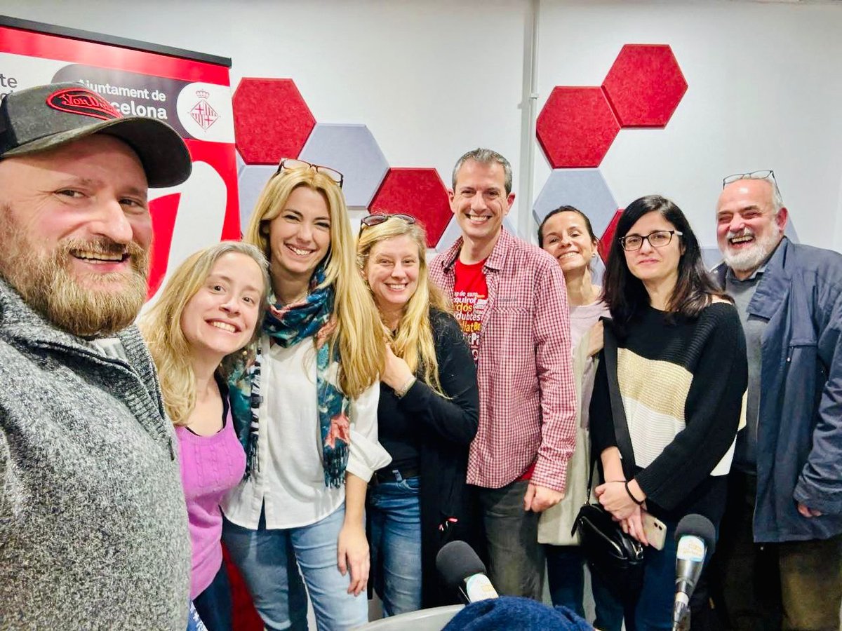 mantincelcatala's tweet photo. Hem explicat a “La Trobadeta” de @radio_gracia_ l’objectiu de Mantinc el Català.
Una gran conversa de la nostra portaveu acompanyada pels representants d’emblemàtiques i compromeses associacions gracienques com @CentreHEURA i @CCLaSedeta
Aquí 👇
https://t.co/gvK89ugQJ5 https://t.co/SPV5207uEq