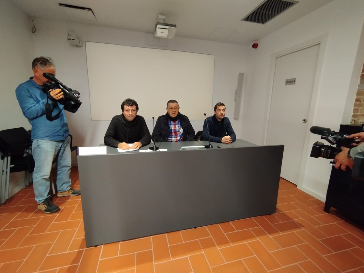 CGTmetroBCN's tweet photo. Avui s'ha realitzat roda de premsa per anunciar que la justícia ha donat la incapacitat permanent a un extreballador de #MetroBcn pels danys causats per l’amiant
Us fem un fil amb el més important 👇👇👇👇 https://t.co/tYbiMGfuBe