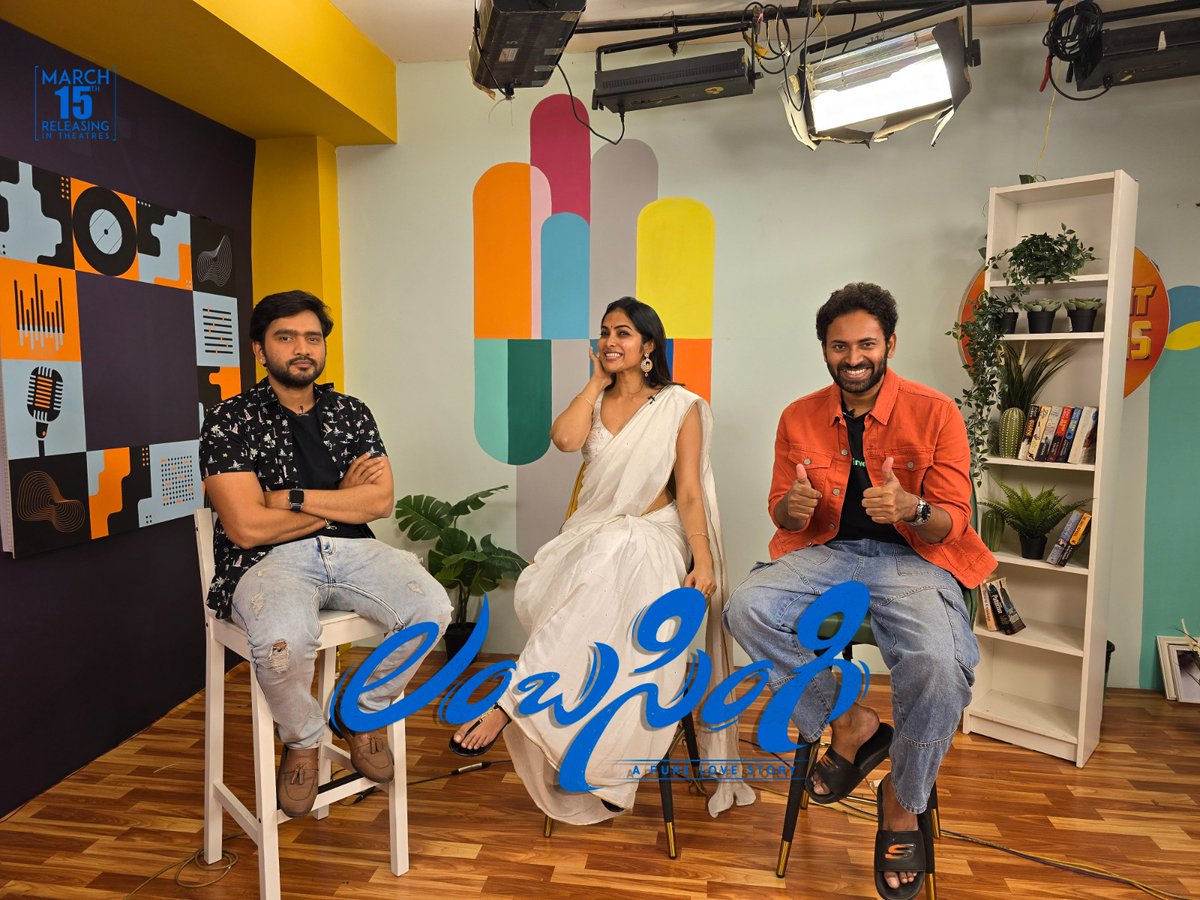 sreekanth_offI's tweet image. #Lambasingi actors @BharatRaj0921 &amp;amp; @DiviActor chit chat in @GeminiTVMusic1 
🎼🎼🎧🎵

@naveengandhidir  @kalyankrishna_k
#RRDhruvan #ConceptFilms #LambasingiMovie
#LambasingiFromMarch15th