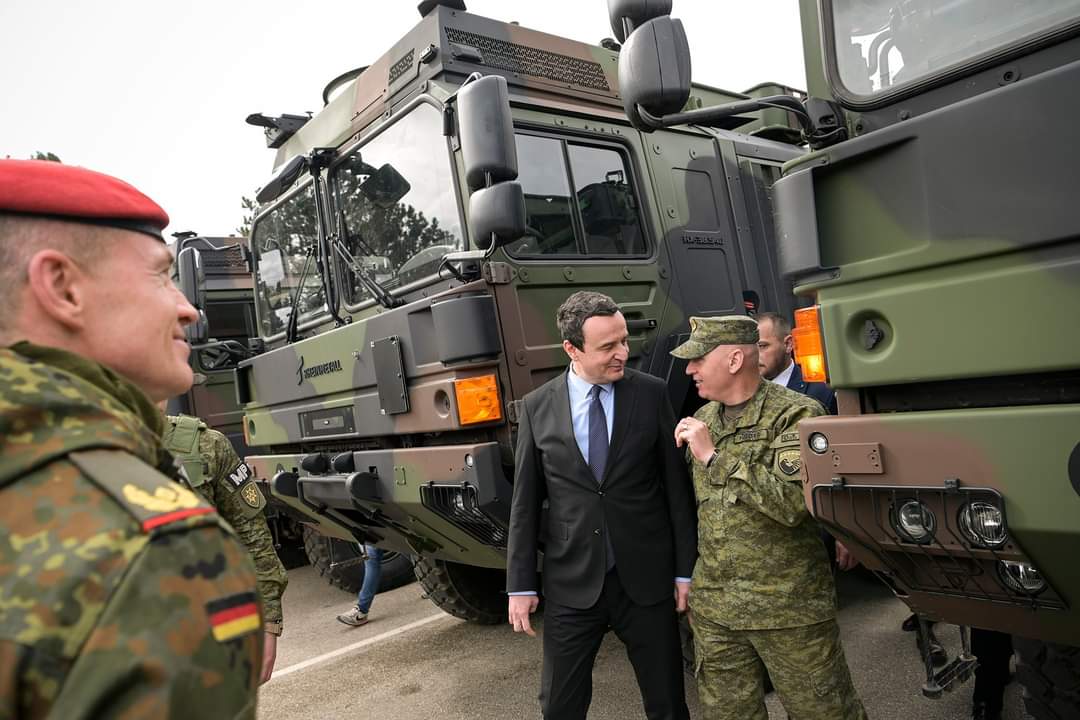 dardanian01's tweet photo. 15 German-made military trucks are added to Kosova.  10 purchased from the state budget and 5 donated 🇩🇪 🇽🇰 #kosova https://t.co/alouX8HGtc