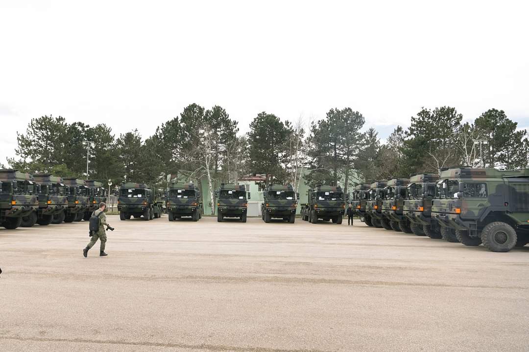 dardanian01's tweet photo. 15 German-made military trucks are added to Kosova.  10 purchased from the state budget and 5 donated 🇩🇪 🇽🇰 #kosova https://t.co/alouX8HGtc