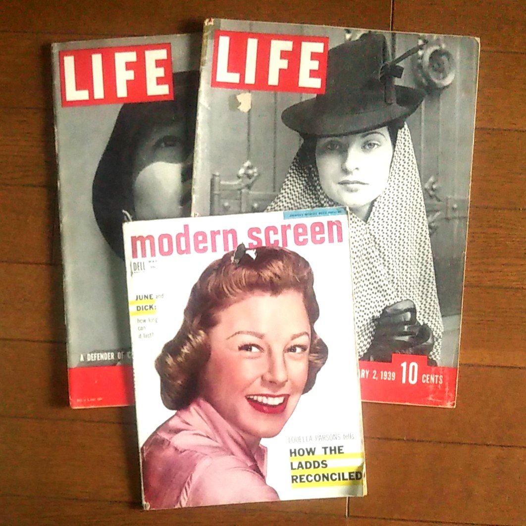 coffeepurin's tweet photo. 1938年と1939年のLIFEマガジンと1950年代のモダンスクリーンを購入しました🇺🇸
いずれもアメリカのヴィンテージ雑誌です🤗
ヤケや紙のボロ具合が素敵です❤️
お気に入りのページをパシャリ📸
#LIFE
#ライフマガジン
#ModernScreen
#モダンスクリーン
#ヴィンテージ
#アメリカ雑誌
#映画スター
#紙もの https://t.co/6J1BUGdza9