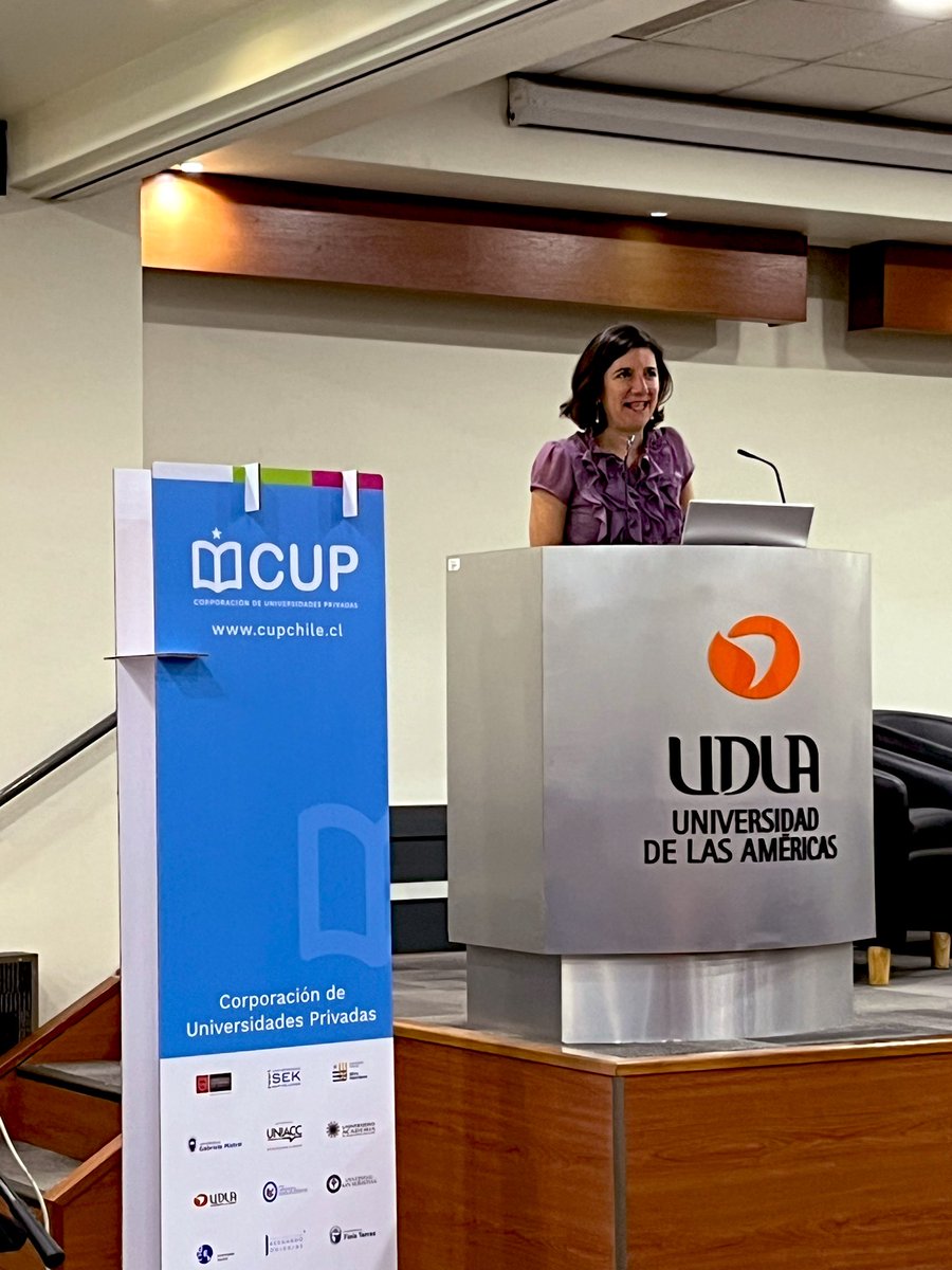 AnaHenriquez's tweet photo. En conversatorio Sesgos de Género en la Academia en  @UDLA_CL, presenta la Ministra @aisen_ministra “ÍA y género”. @cupchile https://t.co/ECq6msNnFO