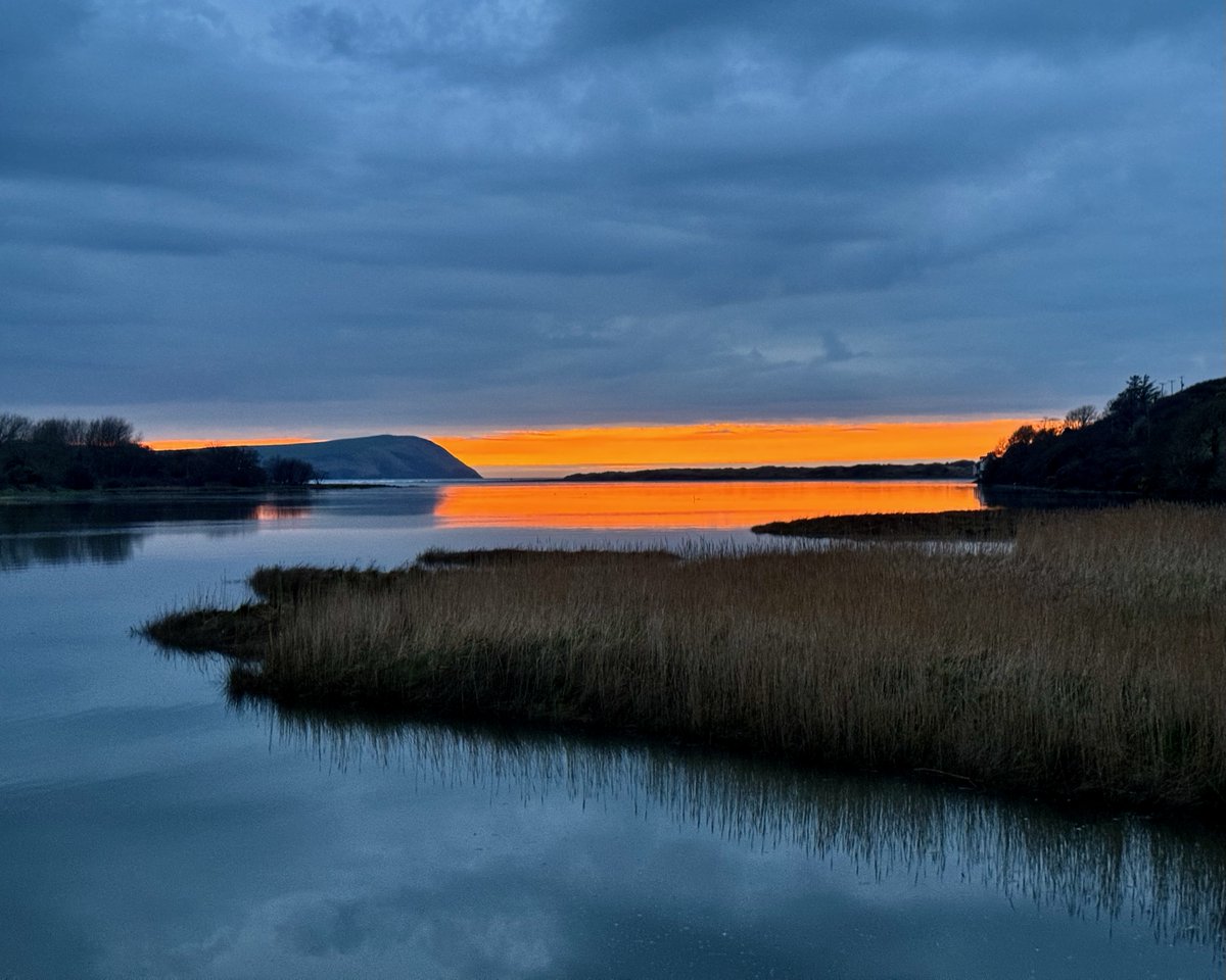 Fabulous twilight over #NewportSands and #NewportEstuary from the @walescoastpath in #NewportPembrokeshire on Sunday 🧡 @ItsYourWales @StormHour @thephotohour @visitpembs @W4LES