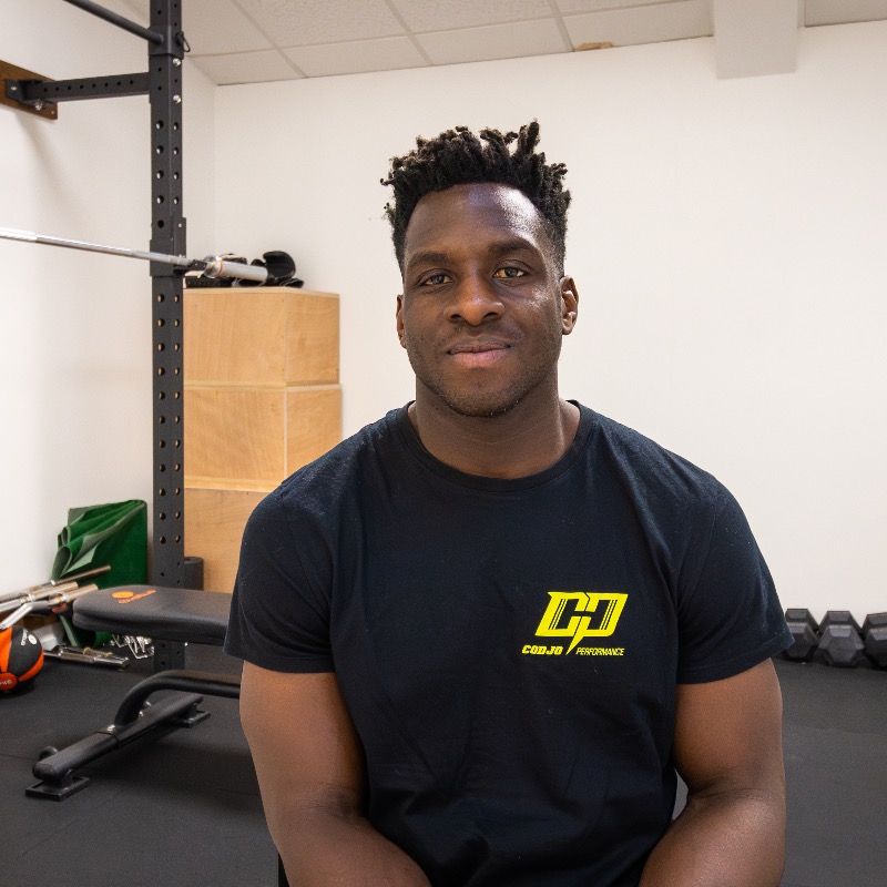OyonnaxRugby's tweet photo. 🎞️ 𝗢𝗟𝗗 𝗢𝗬𝗢𝗠𝗘𝗡 I Nous vous proposons le portrait de @CodjoDug, ancien joueur d'@OyonnaxRugby, revenu vivre à #Oyonnax et qui a lancé son activité de 𝗰𝗼𝗮𝗰𝗵 𝘀𝗽𝗼𝗿𝘁𝗶𝗳 ⤵️